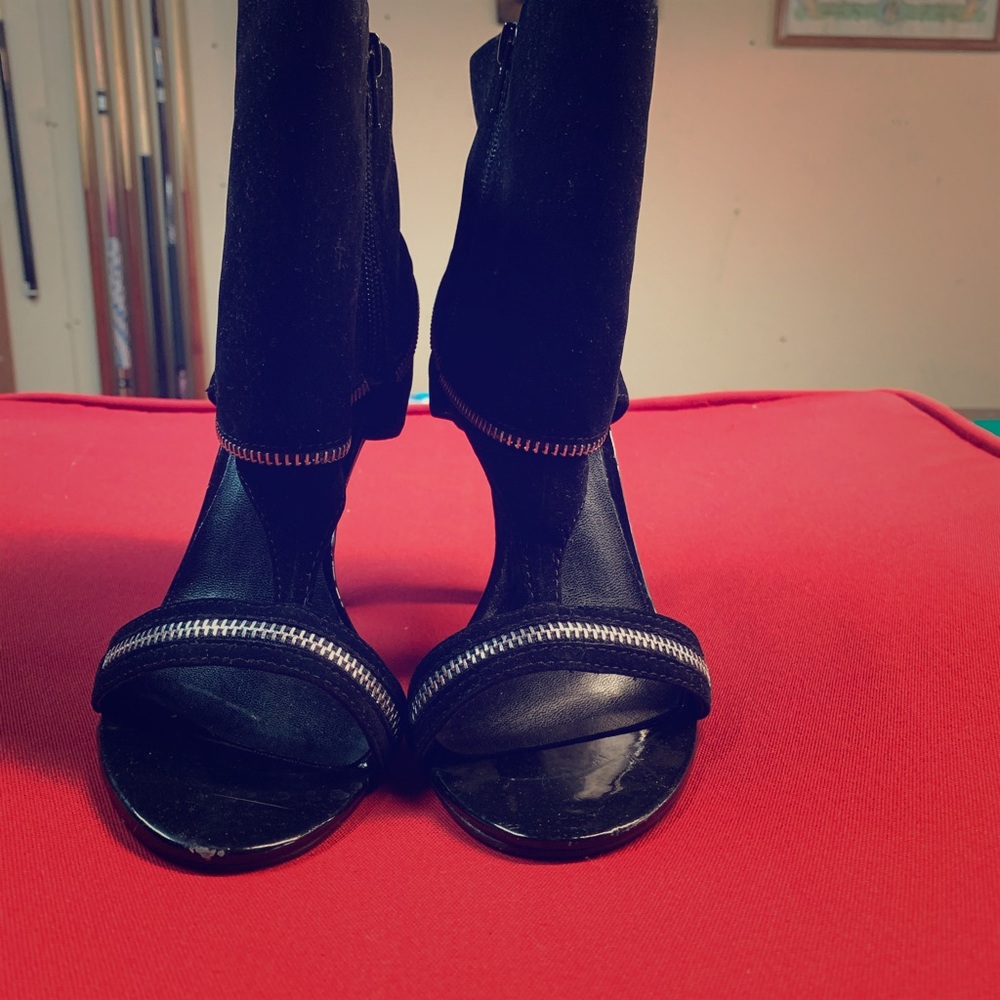 Dress heeled booties